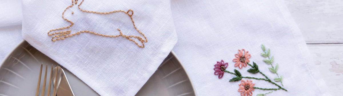 Bestickte Stoffserviette