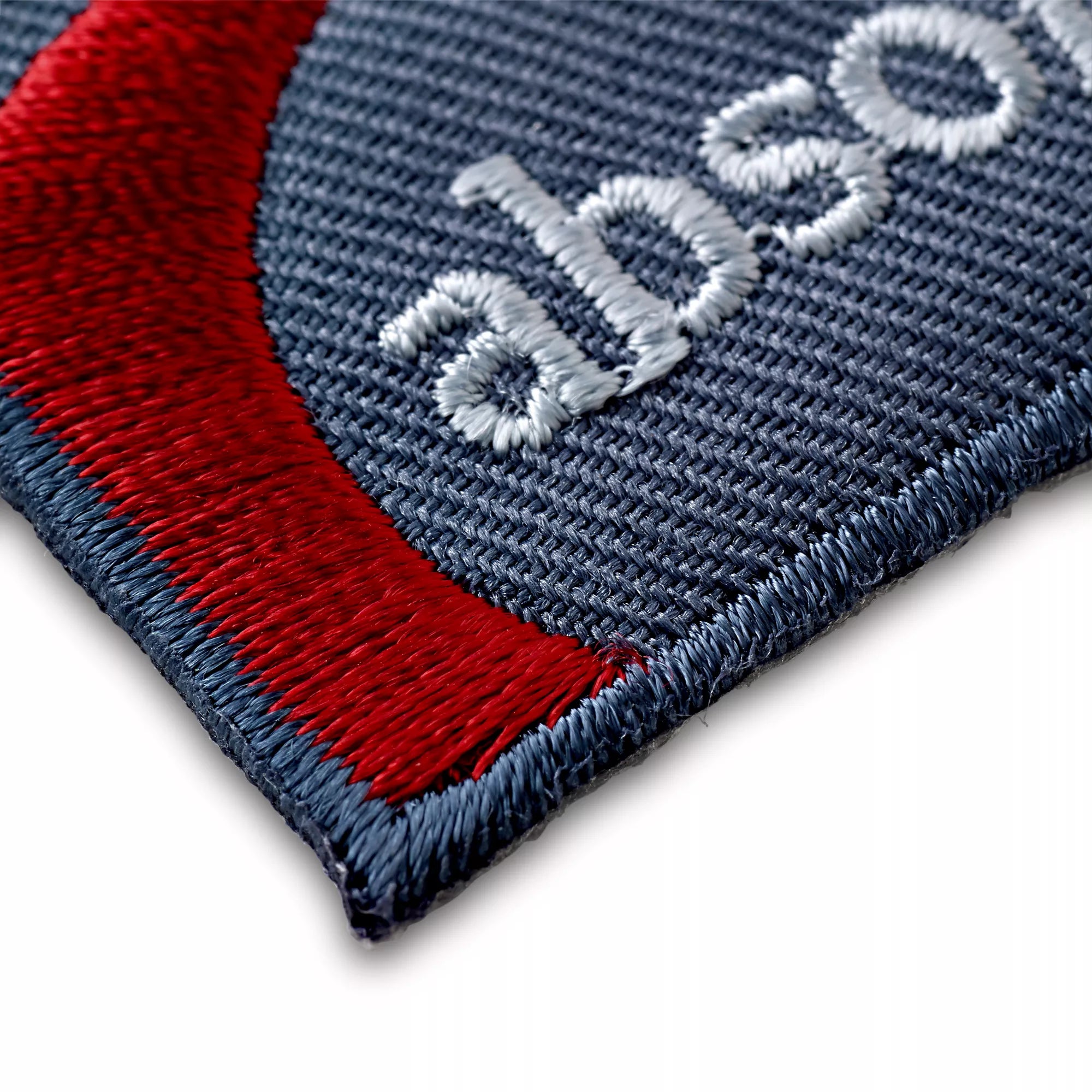 Appliqué jeans label, decidedly sporty