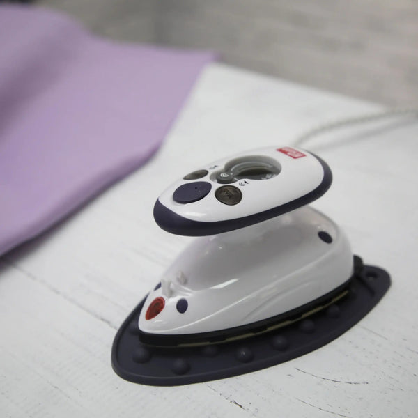 611940|Set Mini Dampfbügeleisen mit Unterlage violett, weiß